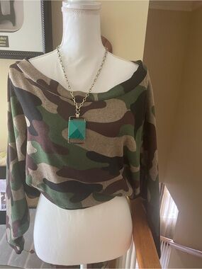 Onion- NWT- Women's Camouflage Boatneck Crop Top - Green Camo